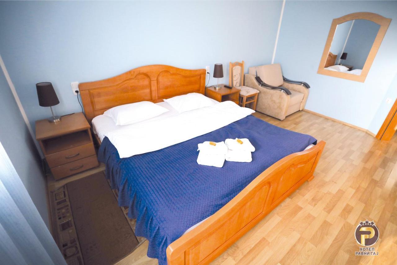 Hotel Ravni Gaj Knic Esterno foto