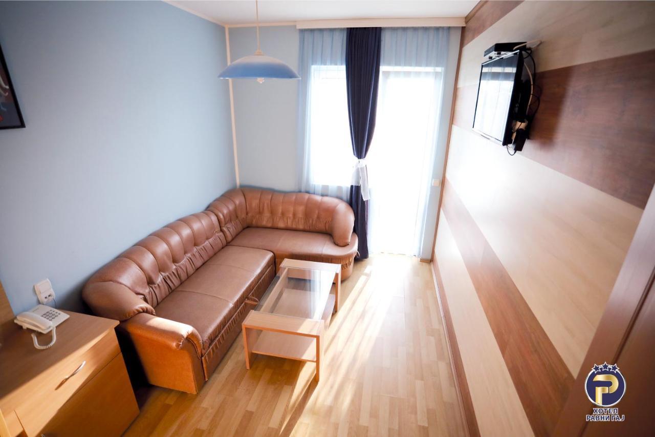 Hotel Ravni Gaj Knic Esterno foto