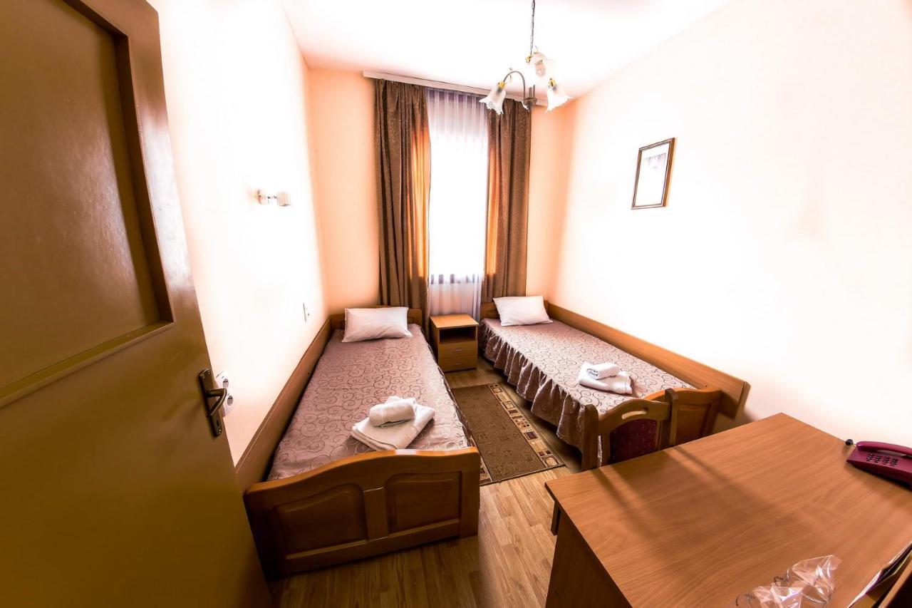 Hotel Ravni Gaj Knic Esterno foto
