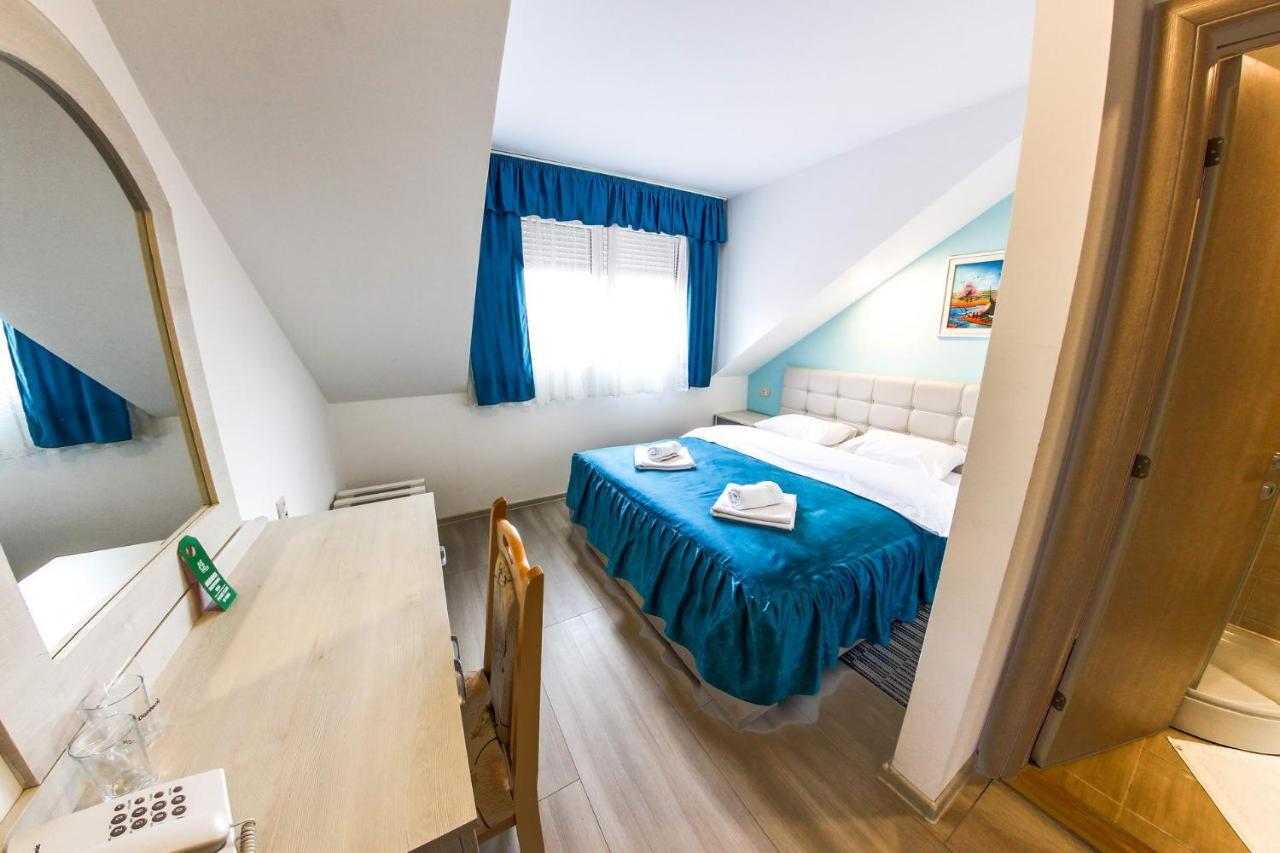 Hotel Ravni Gaj Knic Esterno foto